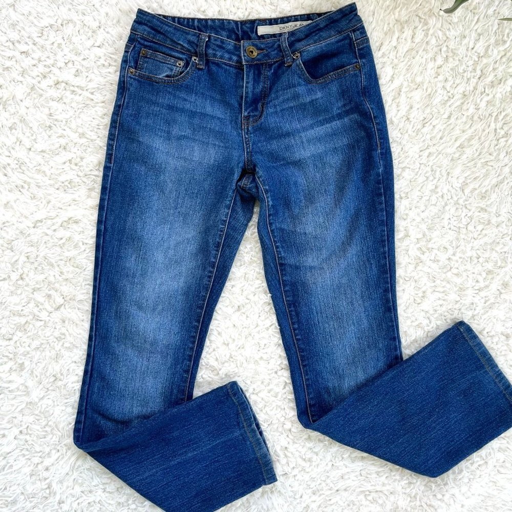 DKNY Jeans Straight Leg Blue Dark Wash Size 6 with Regular/Midrise 31 x‎ 31 EUC.